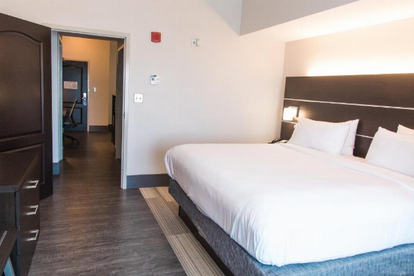 Holiday Inn Express Hotel & Suites Columbia-Fort Jackson image 10