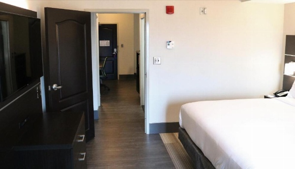 Holiday Inn Express Hotel & Suites Columbia-Fort Jackson image 11